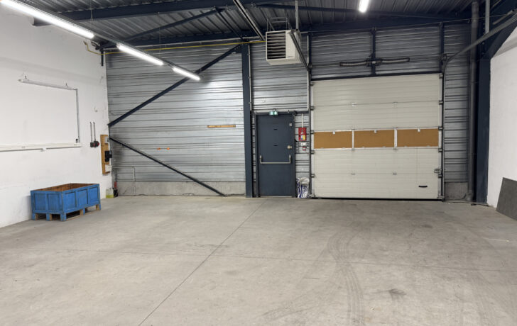 LOCAL 230 m2 DANS ZONE D&rsquo;ACTIVITE DYNAMIQUE